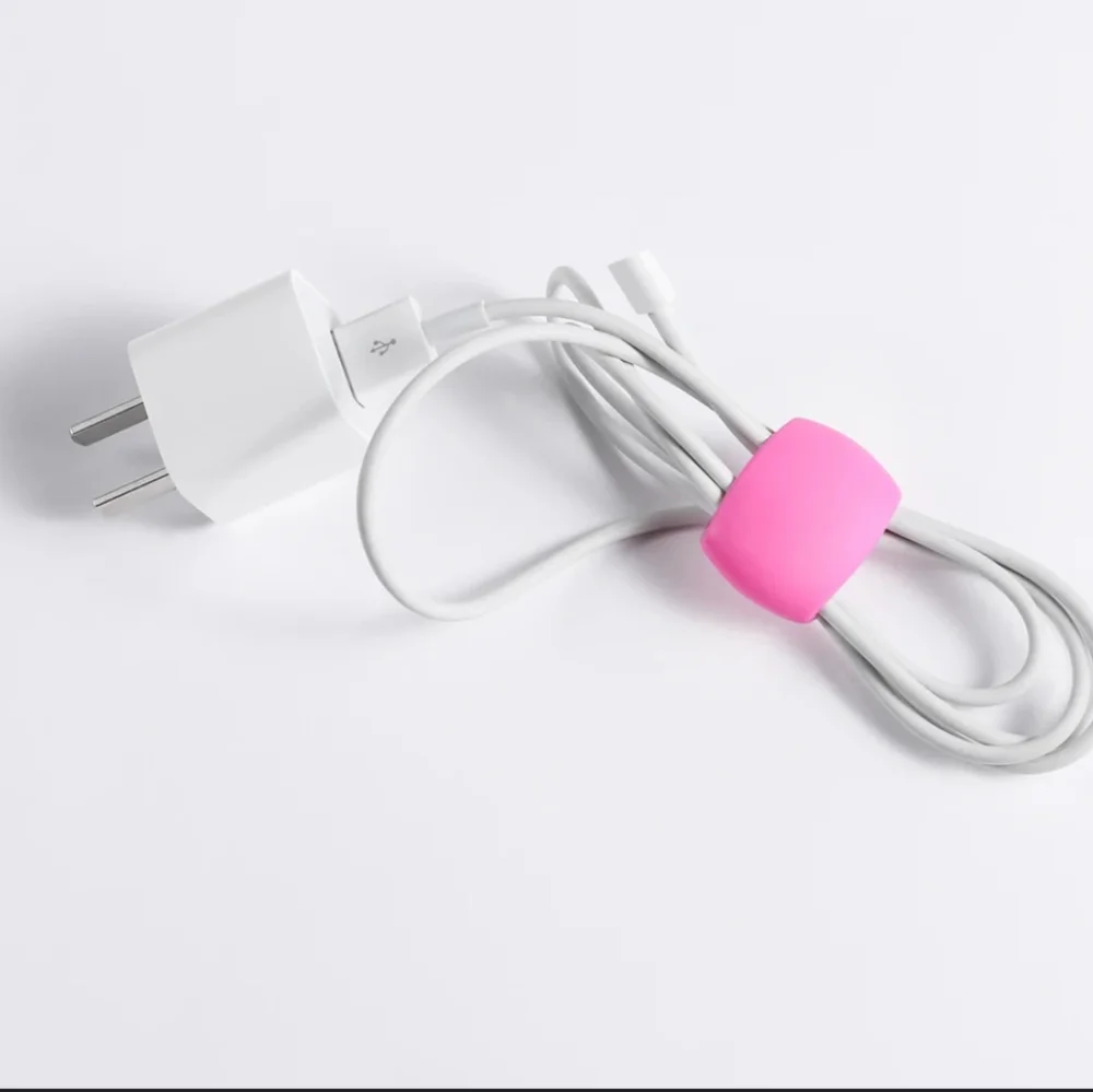 2 cord clip holders